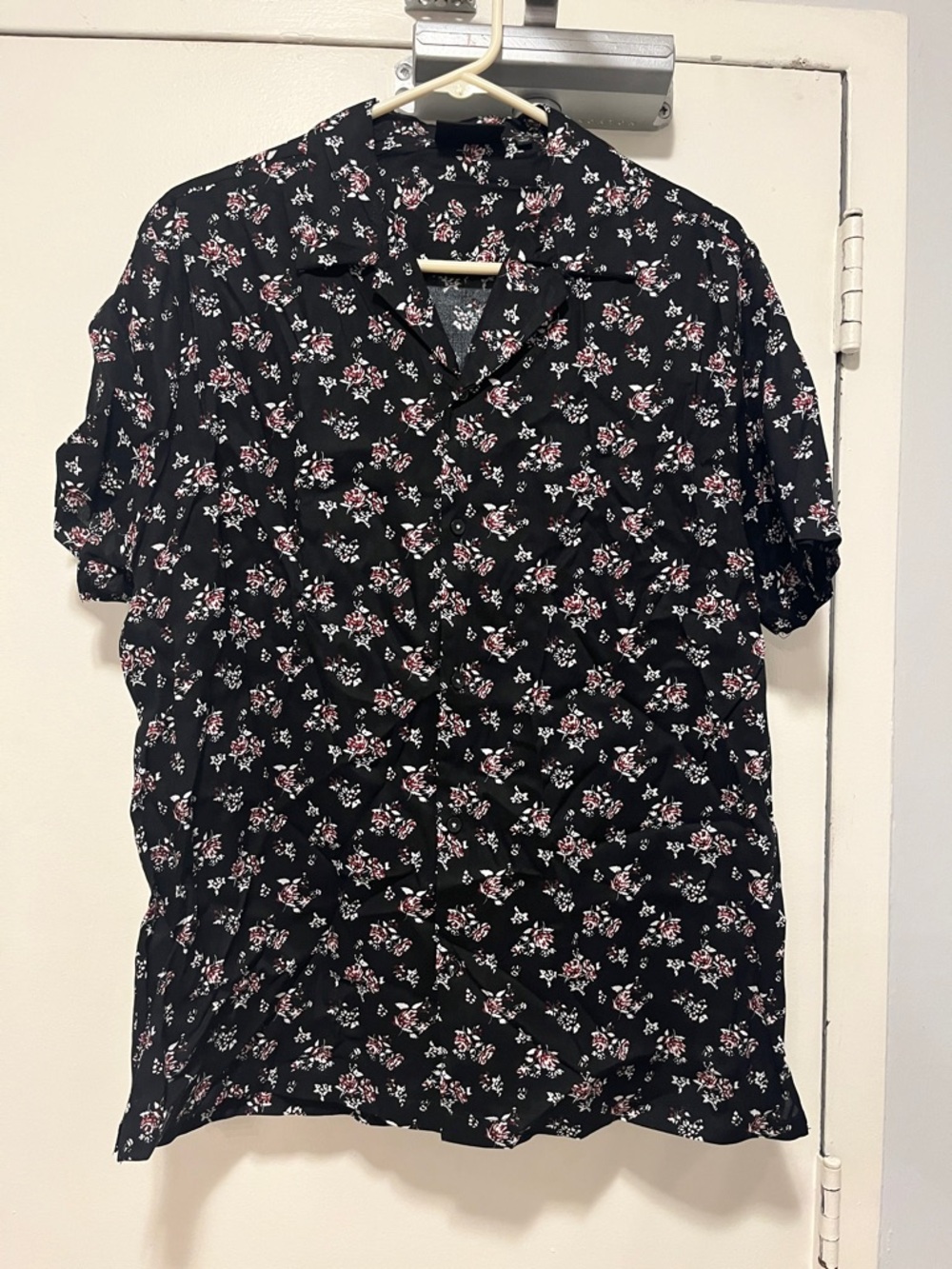 7 Diamonds Black Short-Sleeve Button-Down with Pink & White Floral Print